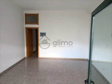 Loja para Arrendamento em Alijo