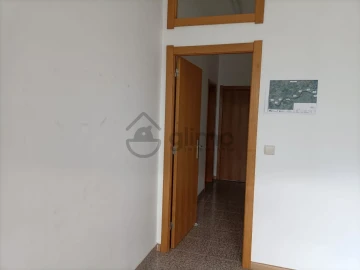 Loja para Arrendamento em Alijo
