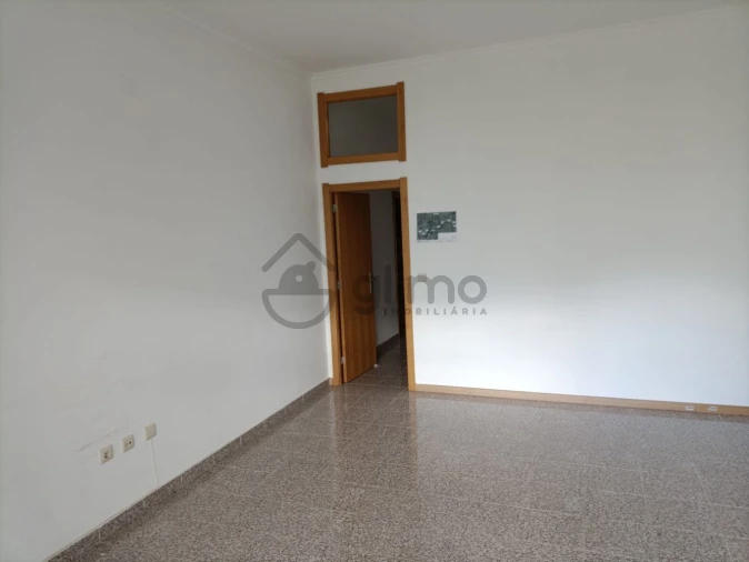 Loja para Arrendamento em Alijo Foto 4