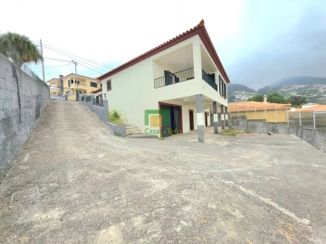 Moradia T3 para Venda em Santo Antonio