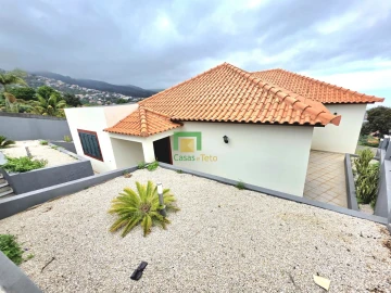 Moradia T3 para Venda em Santo Antonio