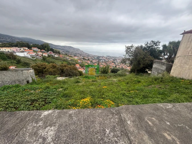 Moradia T3 para Venda em Santo Antonio Foto 3