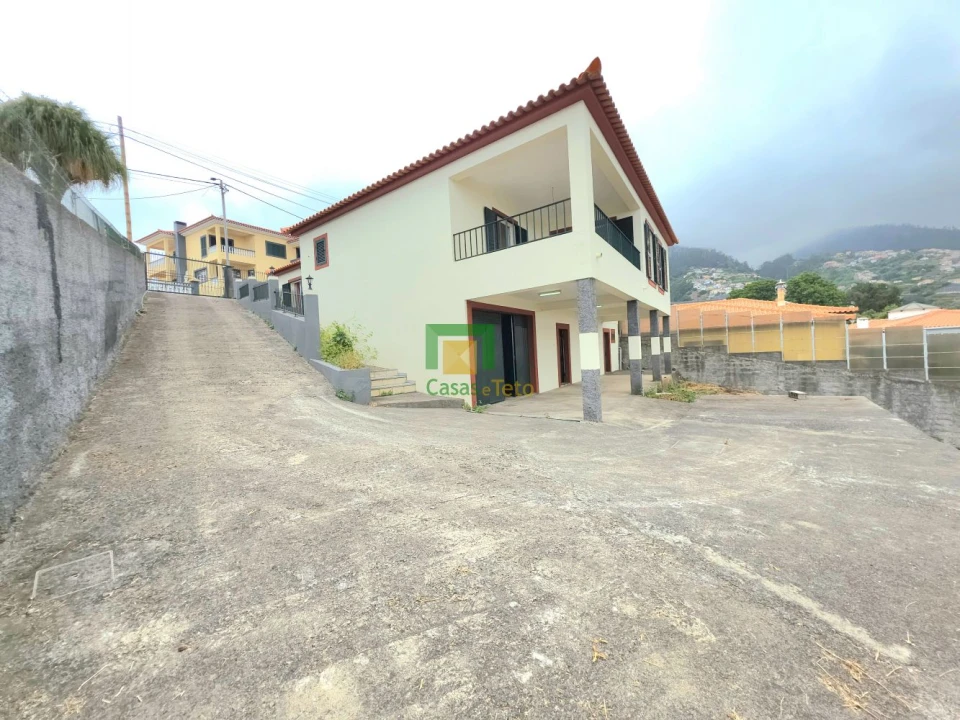 Moradia T3 para Venda em Santo Antonio Foto 1
