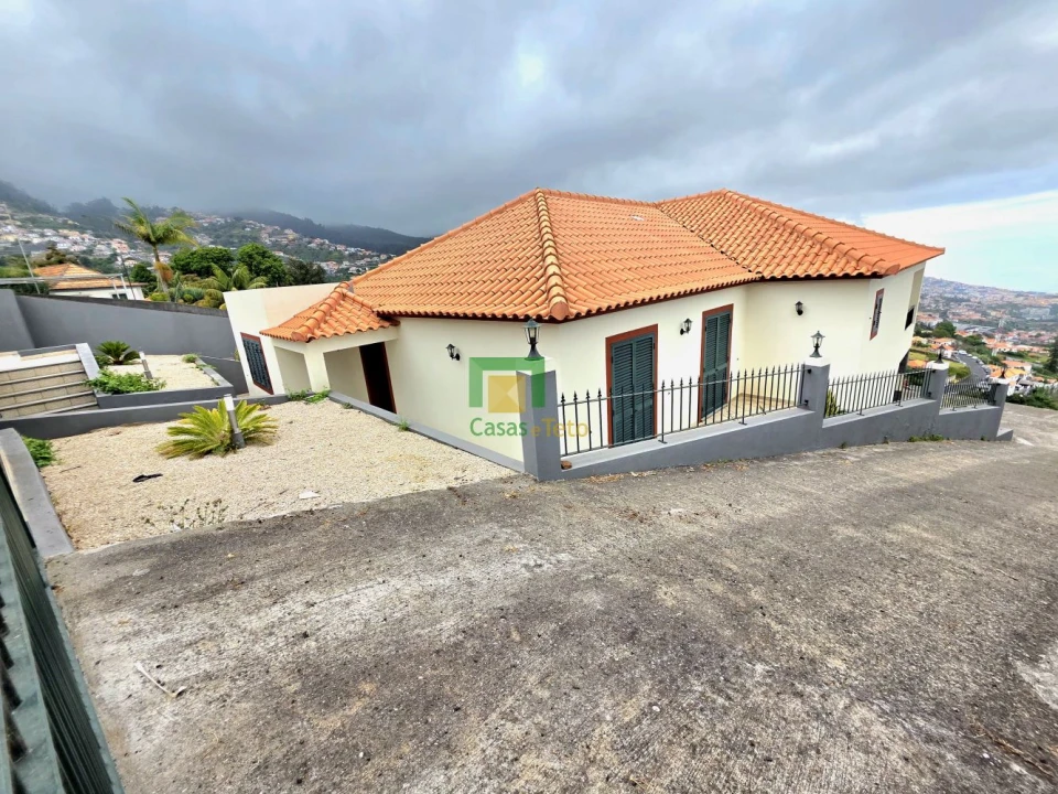 Moradia T3 para Venda em Santo Antonio Foto 5
