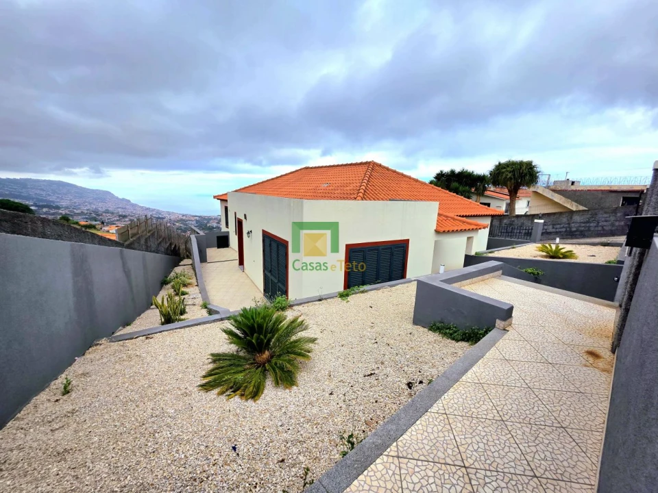 Moradia T3 para Venda em Santo Antonio Foto 4