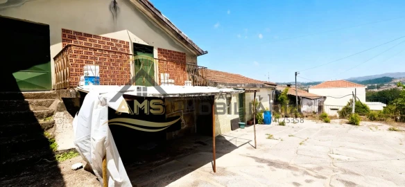 Quinta T3 para Venda em Golães