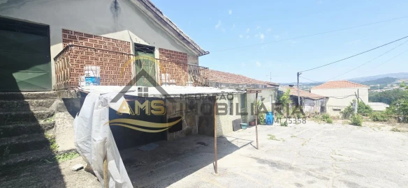 Quinta T3 para Venda em Golães
