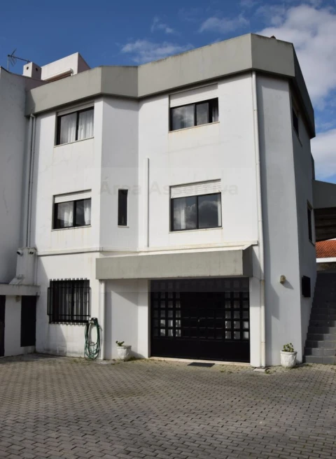 Moradia T6 para Venda em Mafamude e Vilar do Paraíso
