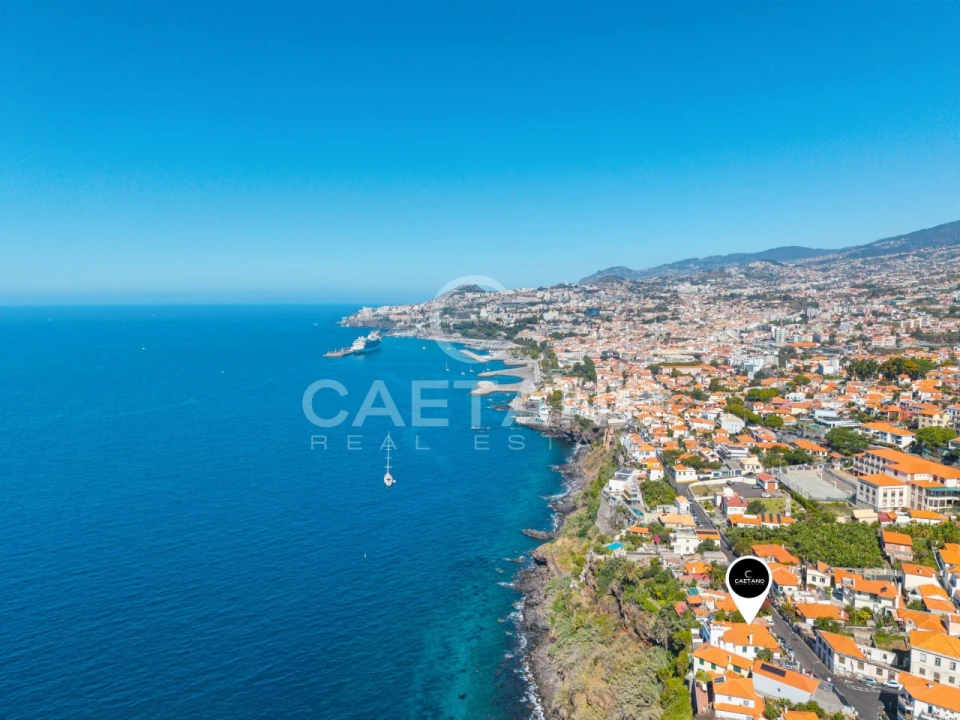 Moradia T7 para Venda em Funchal (Santa Maria Maior) Foto 1