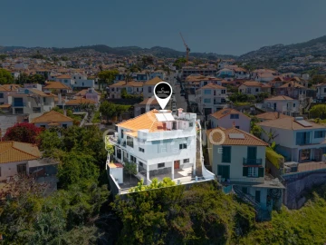 Moradia T7 para Venda em Funchal (Santa Maria Maior)
