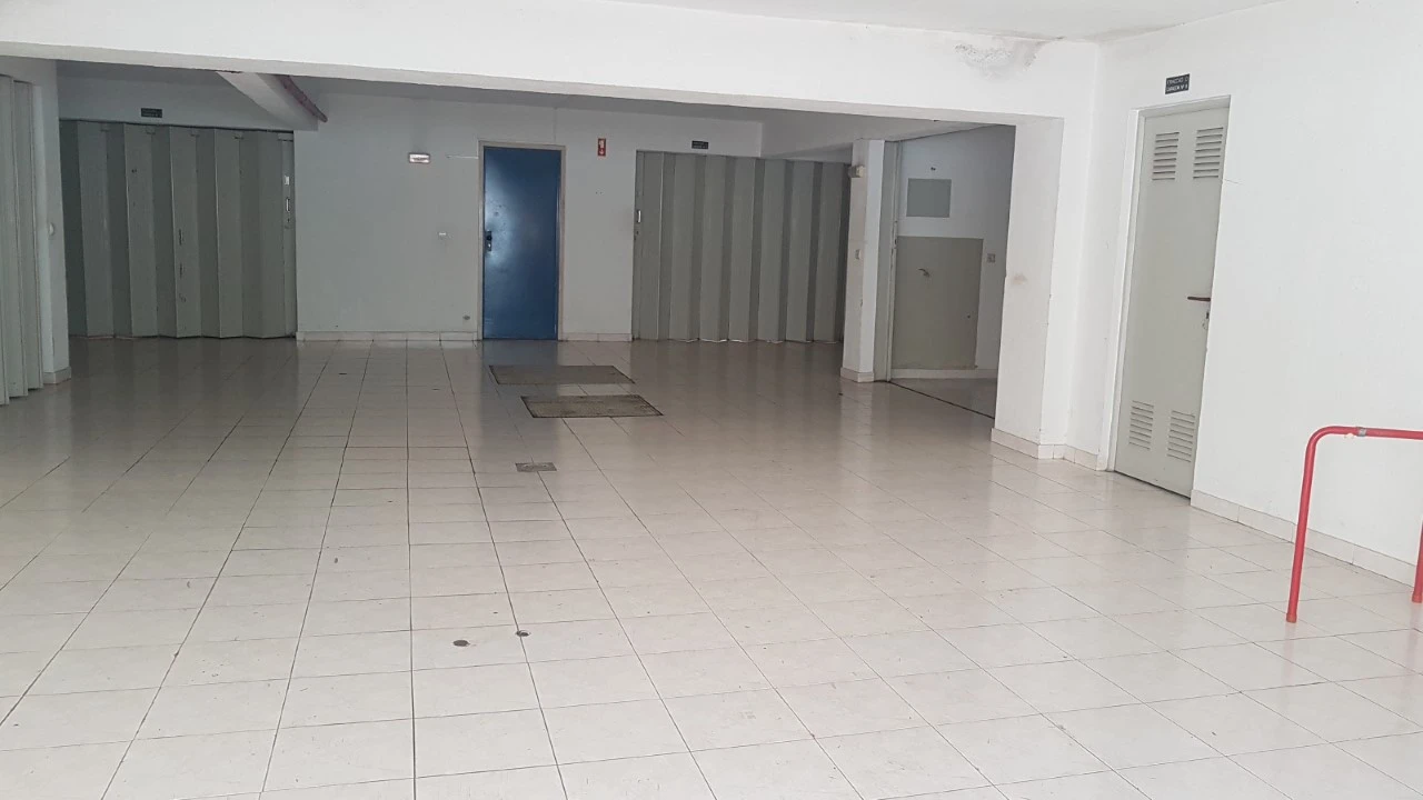 Garagem para Arrendamento em Charneca de Caparica e Sobreda Foto 3