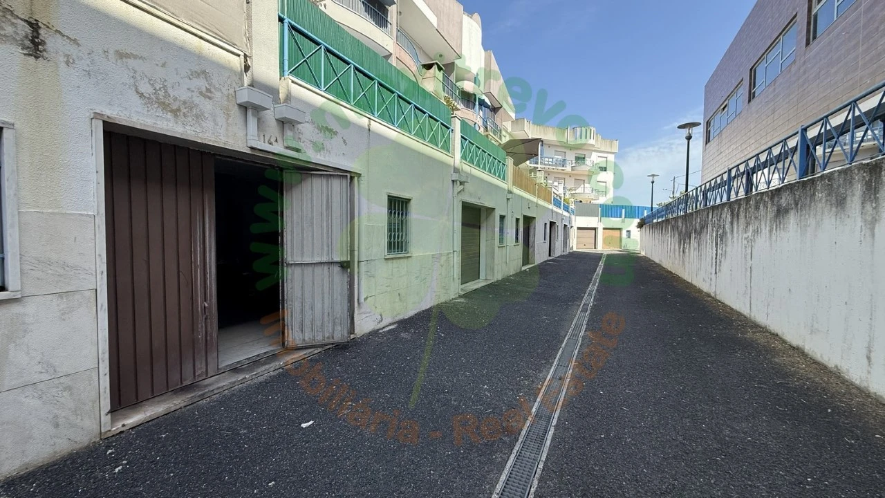 Garagem para Arrendamento em Charneca de Caparica e Sobreda Foto 5
