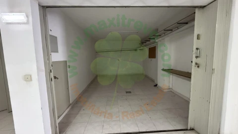 Garagem para Arrendamento em Charneca de Caparica e Sobreda