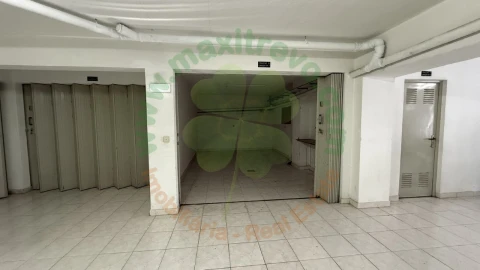 Garagem para Arrendamento em Charneca de Caparica e Sobreda