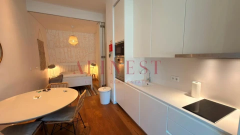 Apartamento T1 para Arrendamento em Santa Maria Maior