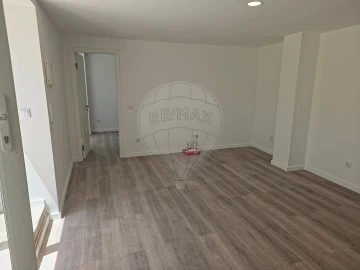 Apartamento T1 para Arrendamento em Queluz e Belas