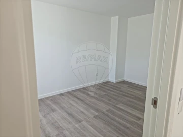 Apartamento T1 para Arrendamento em Queluz e Belas