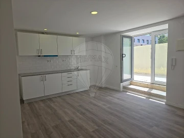 Apartamento T1 para Arrendamento em Queluz e Belas