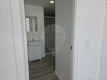 Apartamento T1 para Arrendamento em Queluz e Belas