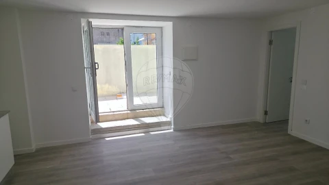 Apartamento T1 para Arrendamento em Queluz e Belas