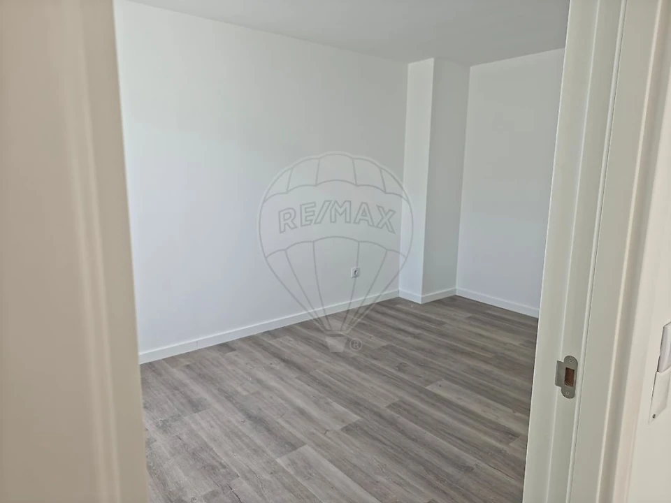 Apartamento T1 para Arrendamento em Queluz e Belas Foto 1