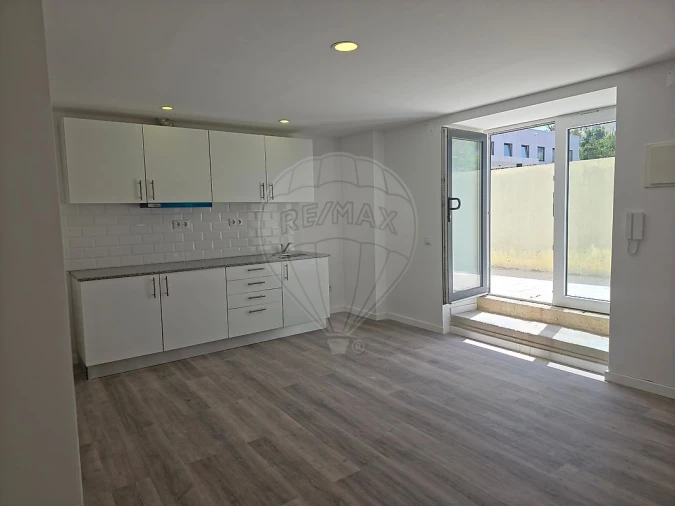 Apartamento T1 para Arrendamento em Queluz e Belas Foto 11