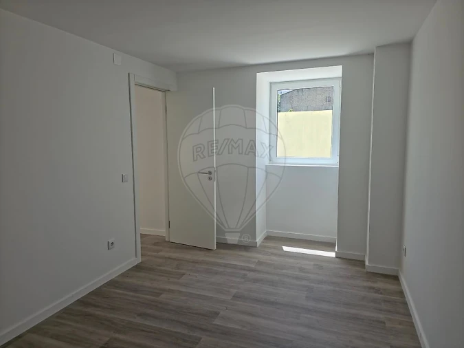 Apartamento T1 para Arrendamento em Queluz e Belas Foto 2