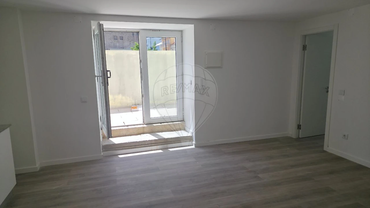 Apartamento T1 para Arrendamento em Queluz e Belas Foto 4