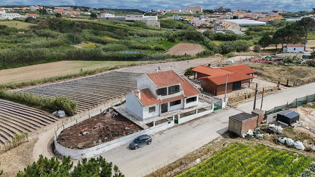 Moradia T5 para Venda em A dos Cunhados e Maceira Foto 1