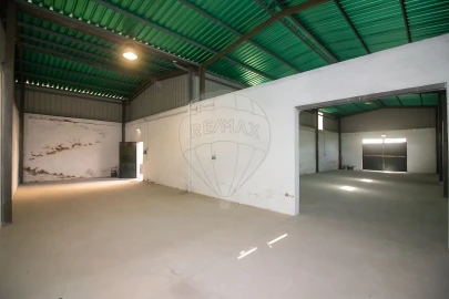 Armazém para Venda em Carregado e Cadafais