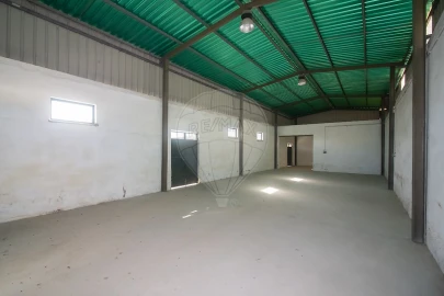 Armazém para Venda em Carregado e Cadafais