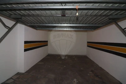 Armazém para Venda em Alenquer (Santo Estêvão e Triana)