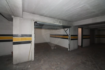 Armazém para Venda em Alenquer (Santo Estêvão e Triana)