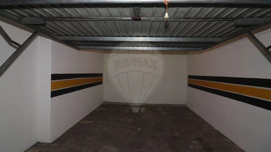 Armazém para Venda em Alenquer (Santo Estêvão e Triana)