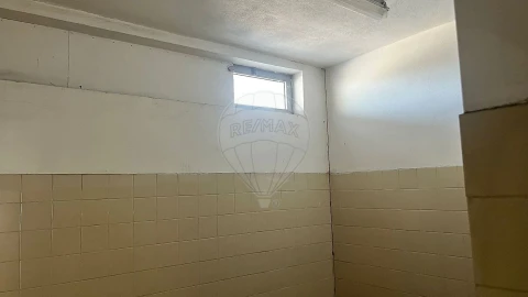 Armazém para Arrendamento em Requeixo, Nossa Senhora de Fátima e Nariz