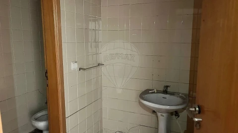 Armazém para Arrendamento em Requeixo, Nossa Senhora de Fátima e Nariz