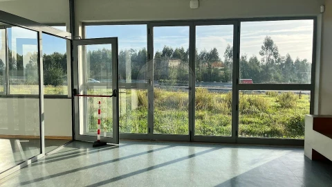 Armazém para Arrendamento em Requeixo, Nossa Senhora de Fátima e Nariz