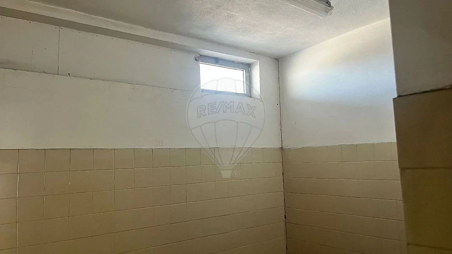 Armazém para Arrendamento em Requeixo, Nossa Senhora de Fátima e Nariz Foto 9