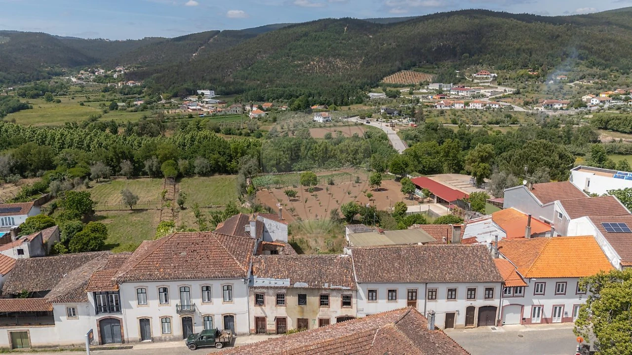 Moradia T4 para Venda em Vila Nova do Ceira Foto 11