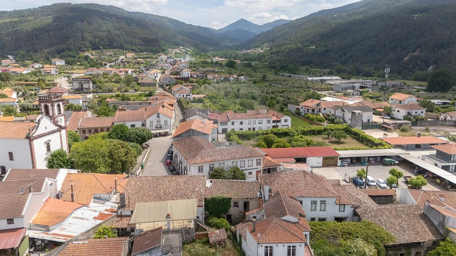 Moradia T4 para Venda em Vila Nova do Ceira Foto 6