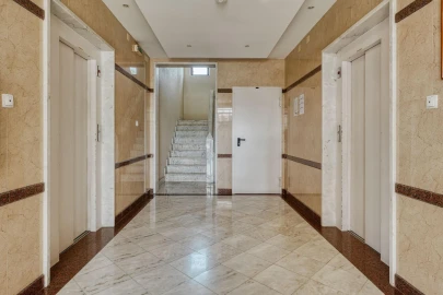 Apartamento T1 para Venda em Ramada e Caneças