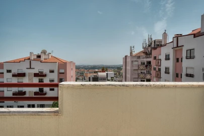 Apartamento T1 para Venda em Ramada e Caneças
