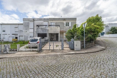 Moradia T4 para Venda em Ferreiros e Gondizalves