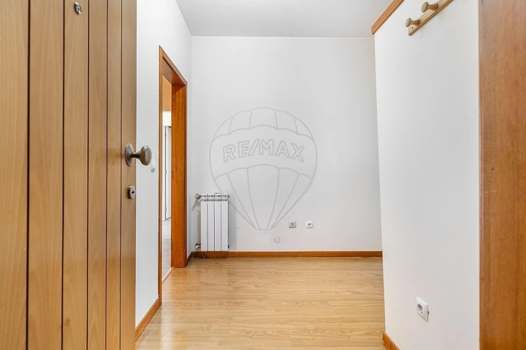 Apartamento T3 para Venda em Fonte Arcada e Oliveira Foto 2