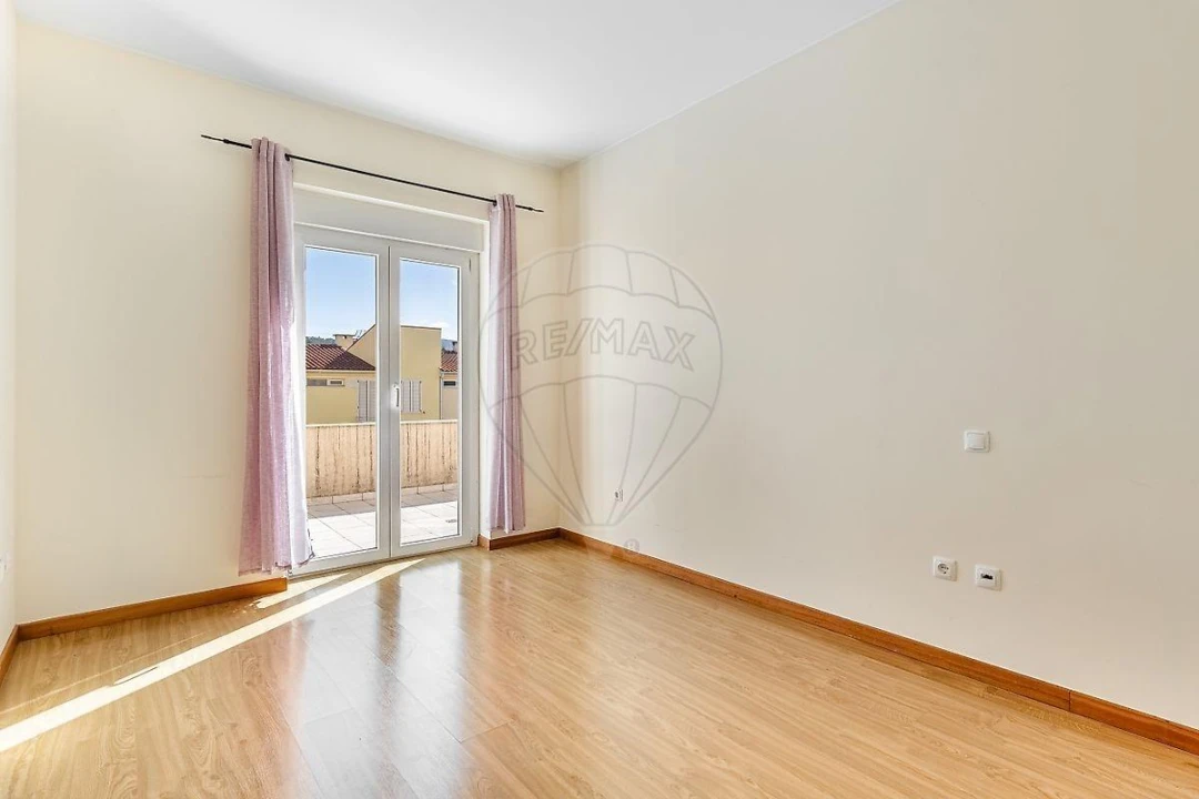 Apartamento T3 para Venda em Fonte Arcada e Oliveira Foto 3