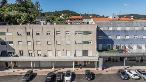 Apartamento T3 para Venda em Fonte Arcada e Oliveira