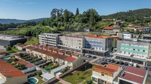 Apartamento T3 para Venda em Fonte Arcada e Oliveira