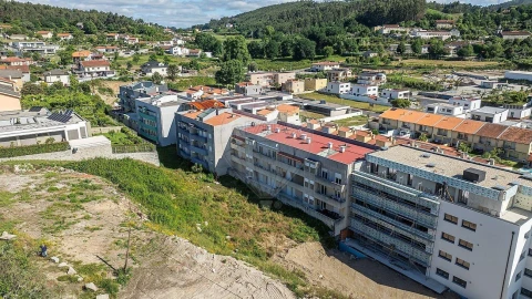 Apartamento T3 para Venda em Fonte Arcada e Oliveira