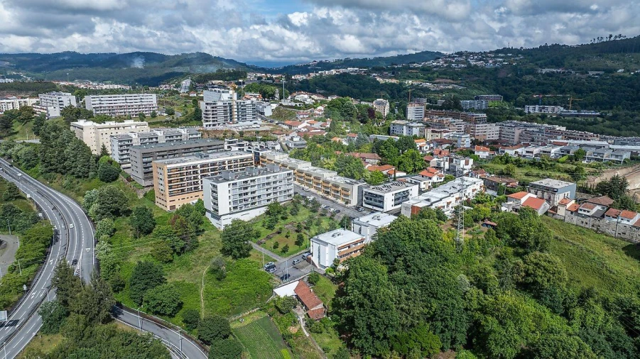 Moradia T3 para Venda em Azurem Foto 7