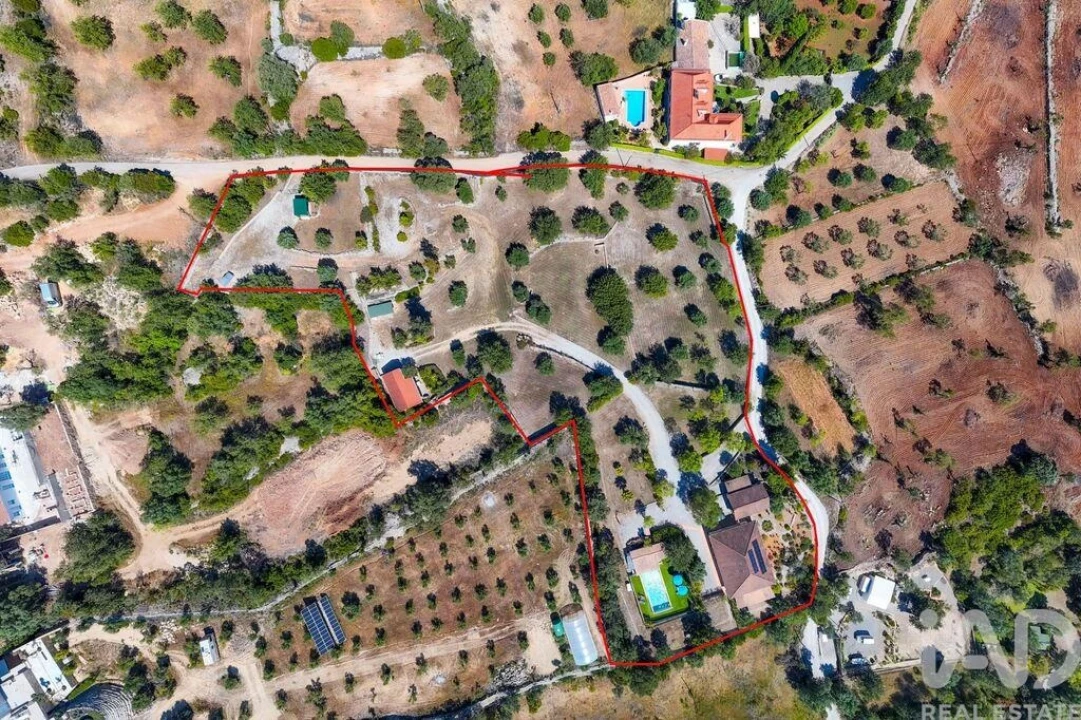 Moradia T4 para Venda em Santa Barbara de Nexe Foto 37